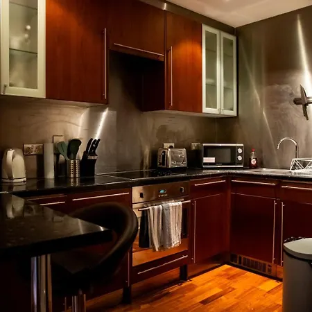 Apartment Chic In The Heart Of Leeds Centre