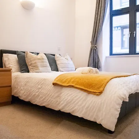 Apartment Chic In The Heart Of Leeds Centre